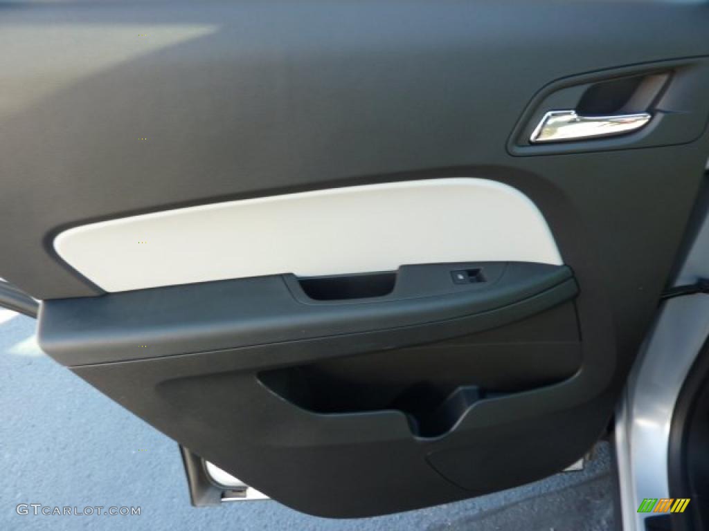 2011 Chevrolet Equinox LS AWD Light Titanium/Jet Black Door Panel Photo #39076423