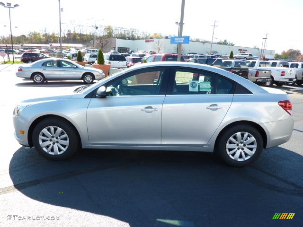 2011 Cruze LS - Silver Ice Metallic / Jet Black/Medium Titanium photo #4