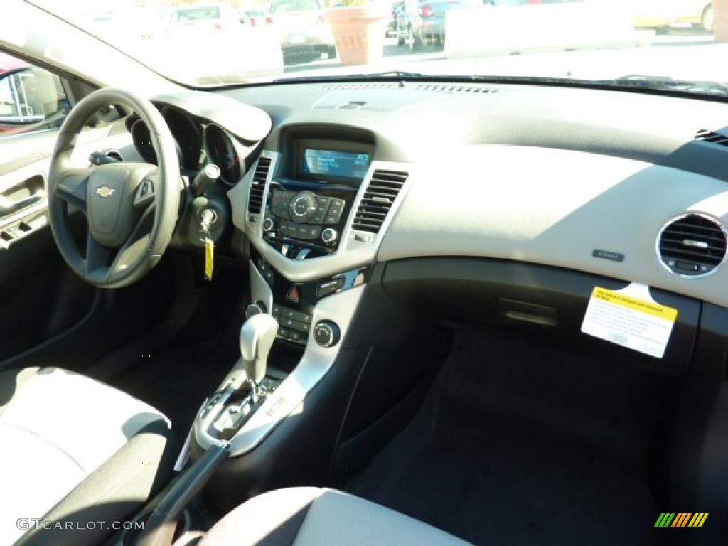 2011 Chevrolet Cruze LS dashboard Photo #39077195