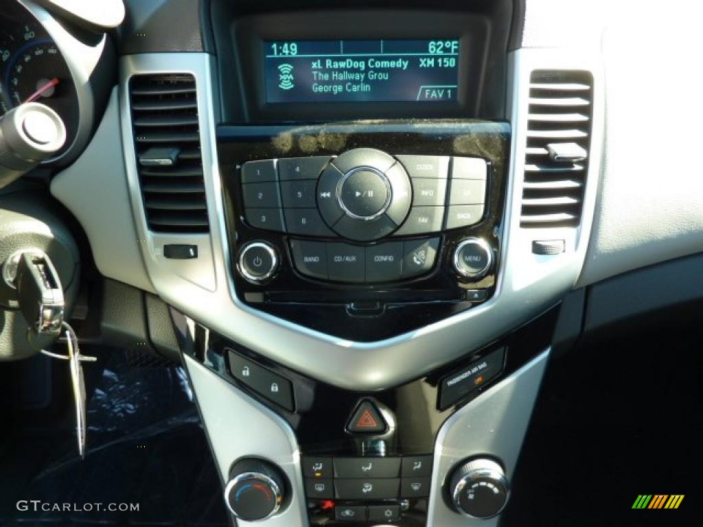 2011 Chevrolet Cruze LS Controls Photo #39077939