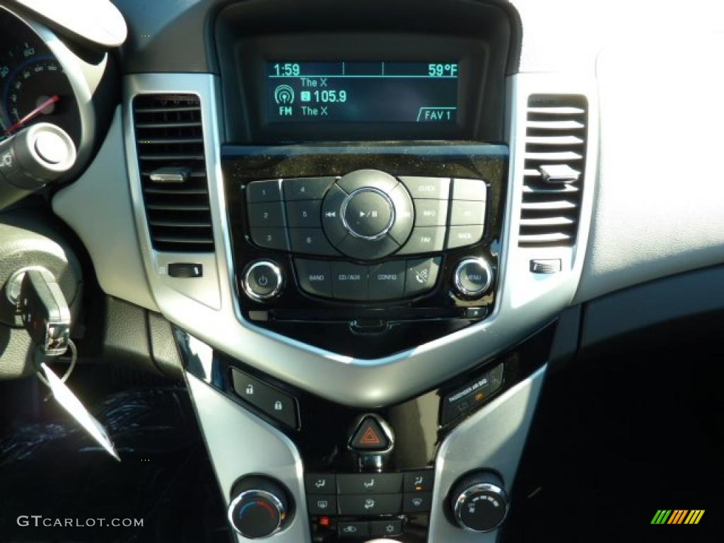 2011 Chevrolet Cruze LS Controls Photo #39078511