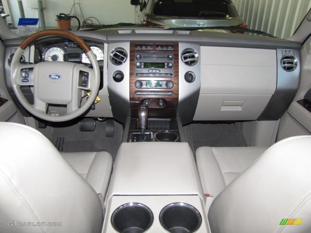 2007 Ford Expedition Limited Stone Dashboard Photo #39079347