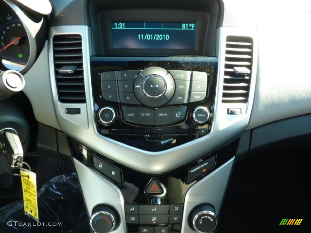2011 Chevrolet Cruze LS Controls Photo #39079419