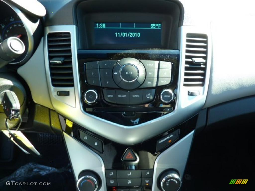 2011 Chevrolet Cruze LS Controls Photo #39079703