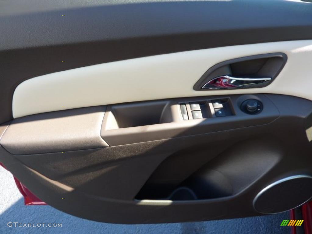 2011 Chevrolet Cruze LTZ Cocoa/Light Neutral Leather Door Panel Photo #39080547