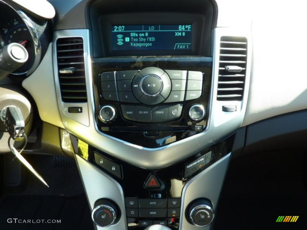 2011 Chevrolet Cruze LTZ Controls Photo #39080603