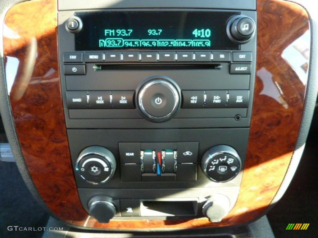 2011 Chevrolet Tahoe LS 4x4 Controls Photo #39080927