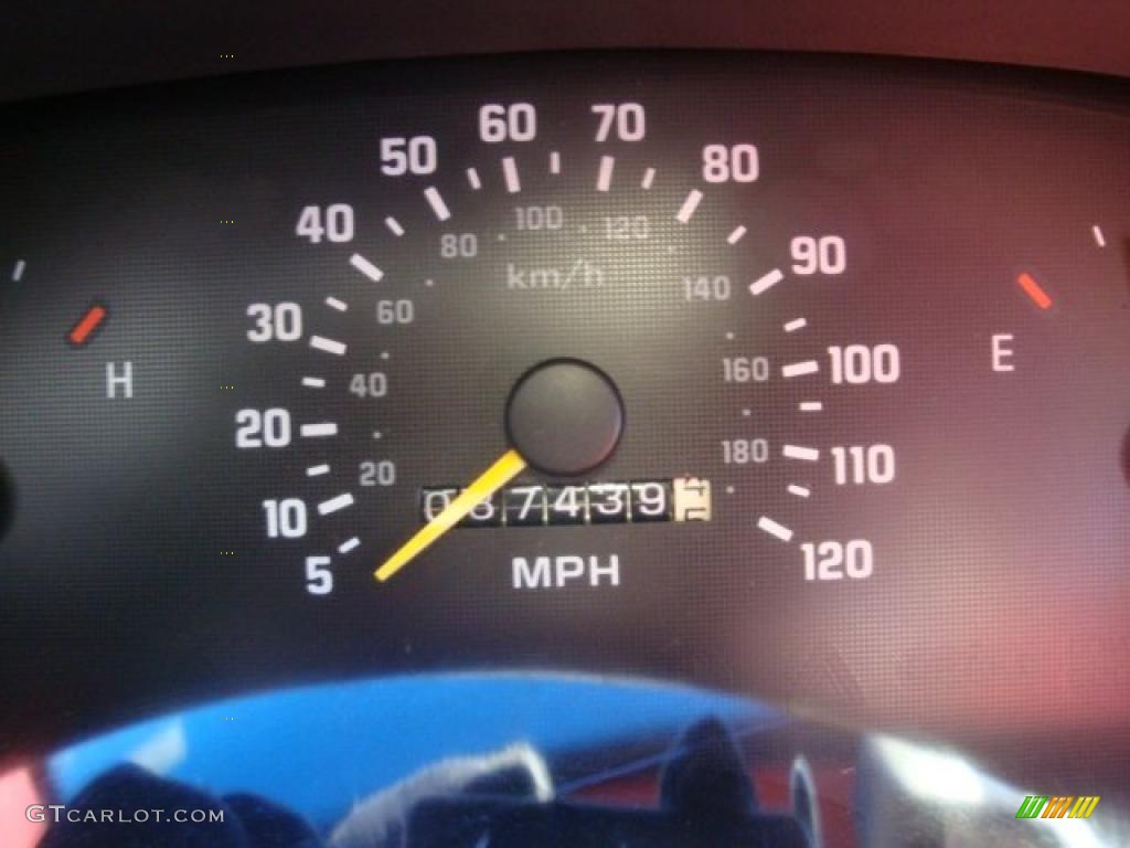 1994 Corsica Sedan - Medium Garnet Red Metallic / Red photo #15