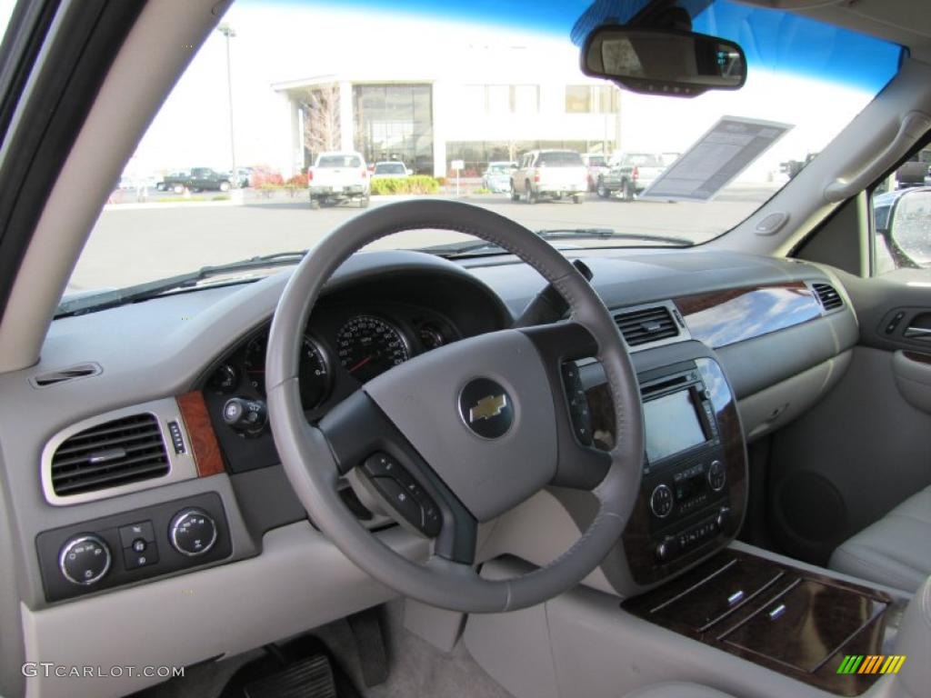 2007 Chevrolet Suburban 1500 LTZ 4x4 Light Titanium/Dark Titanium Dashboard Photo #39085177