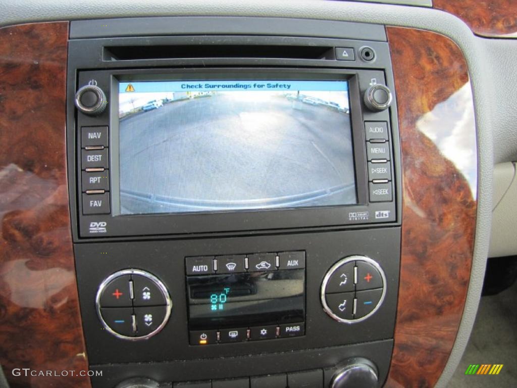 2007 Chevrolet Suburban 1500 LTZ 4x4 Controls Photo #39085229