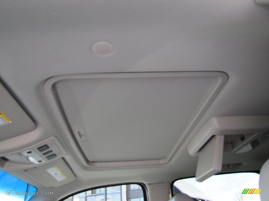 2007 Chevrolet Suburban 1500 LTZ 4x4 Sunroof Photo #39085273