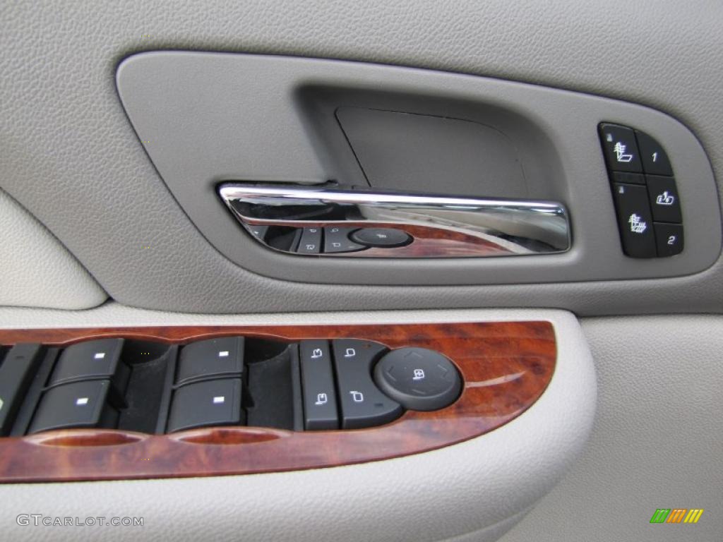 2007 Chevrolet Suburban 1500 LTZ 4x4 Controls Photo #39085289