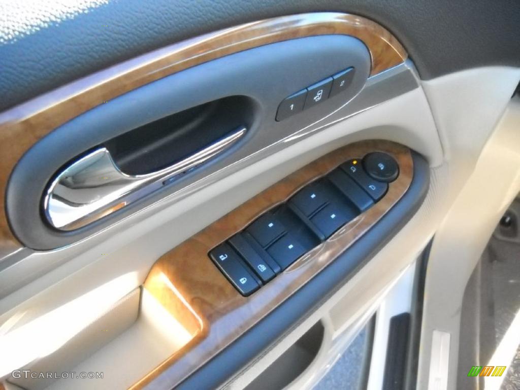 2011 Buick Enclave CXL AWD Controls Photo #39086881