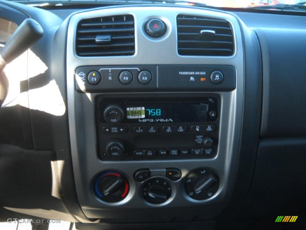 2011 GMC Canyon SLE Crew Cab 4x4 Controls Photo #39087901