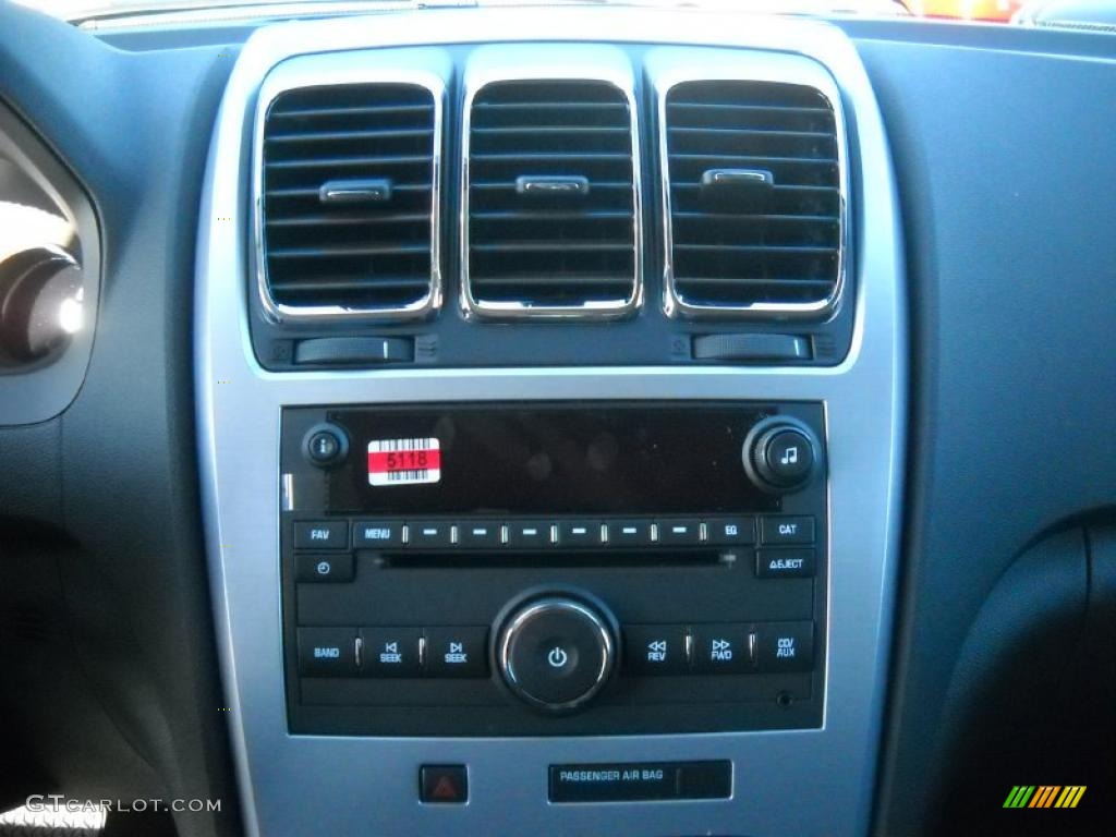 2011 GMC Acadia SLE AWD Controls Photo #39088958