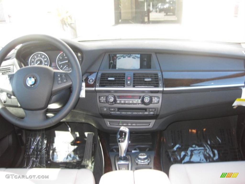 2011 BMW X5 xDrive 50i Oyster Dashboard Photo #39089266