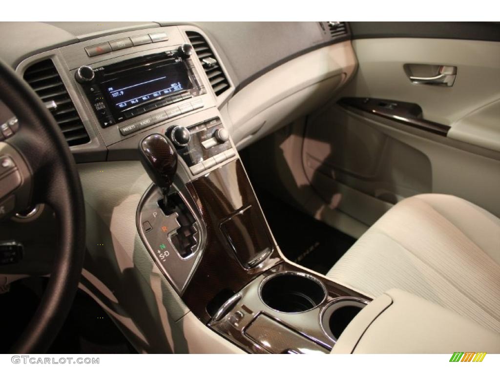 Gray Interior 2010 Toyota Venza I4 Photo #39089974