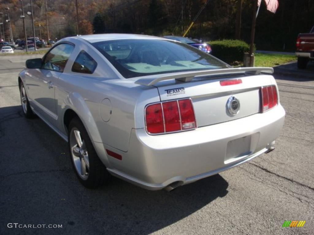 2008 Mustang GT Premium Coupe - Brilliant Silver Metallic / Light Graphite photo #4