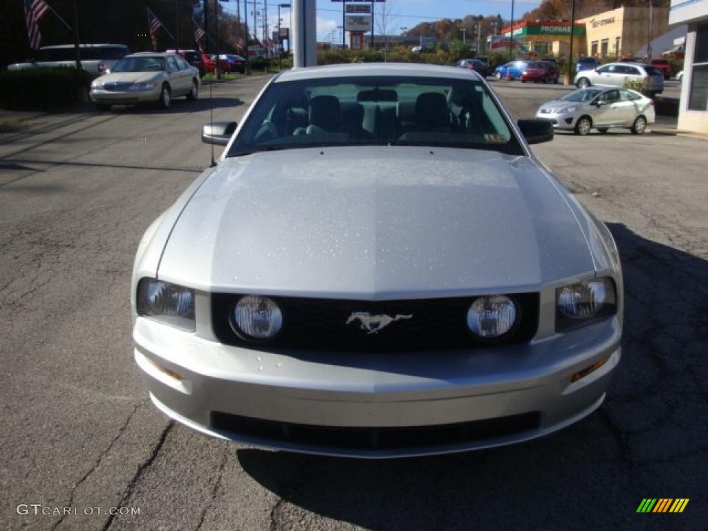 2008 Mustang GT Premium Coupe - Brilliant Silver Metallic / Light Graphite photo #6