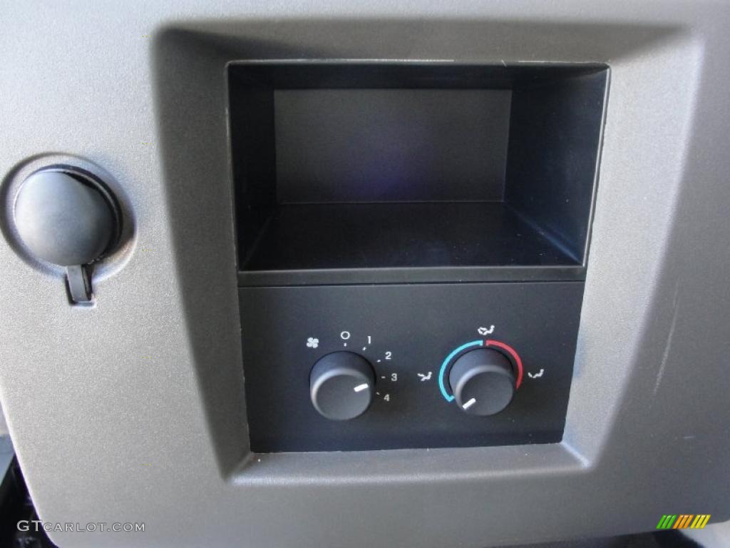 2010 Ford Expedition EL XLT Controls Photo #39097762