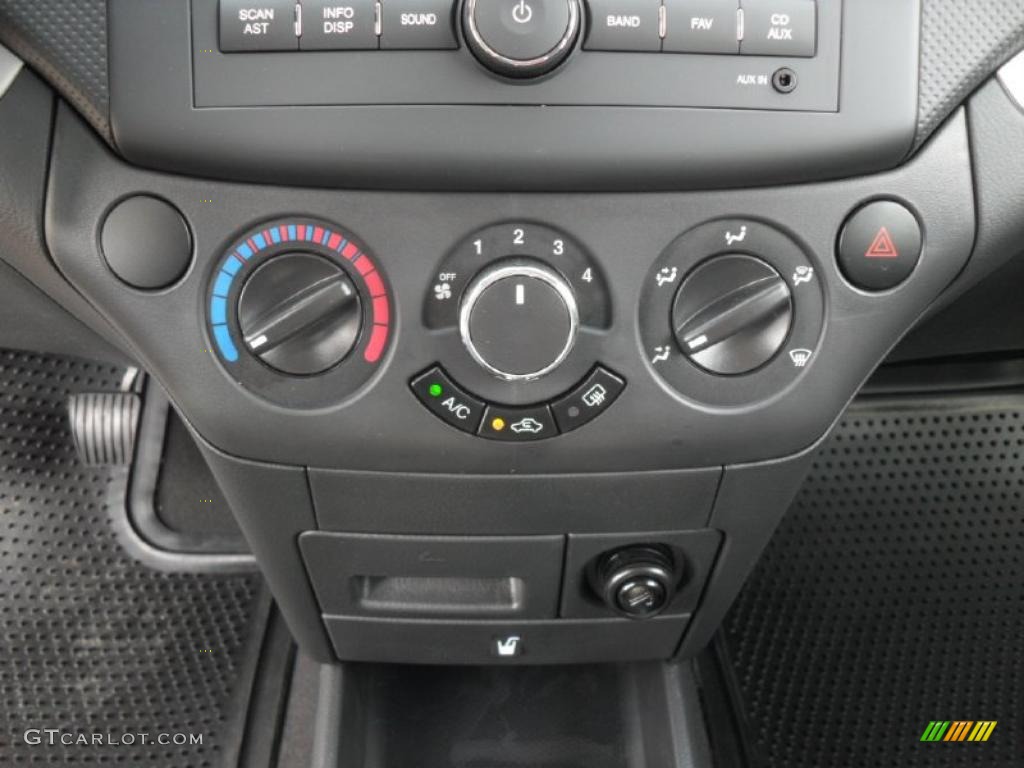 2010 Chevrolet Aveo LT Sedan Controls Photo #39099562