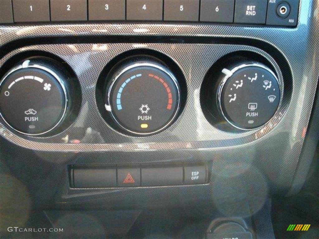 2009 Dodge Challenger R/T Controls Photo #39100790