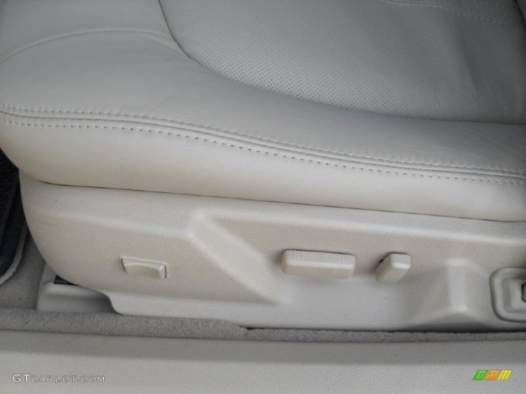 2011 Cadillac CTS Coupe Controls Photo #39100806