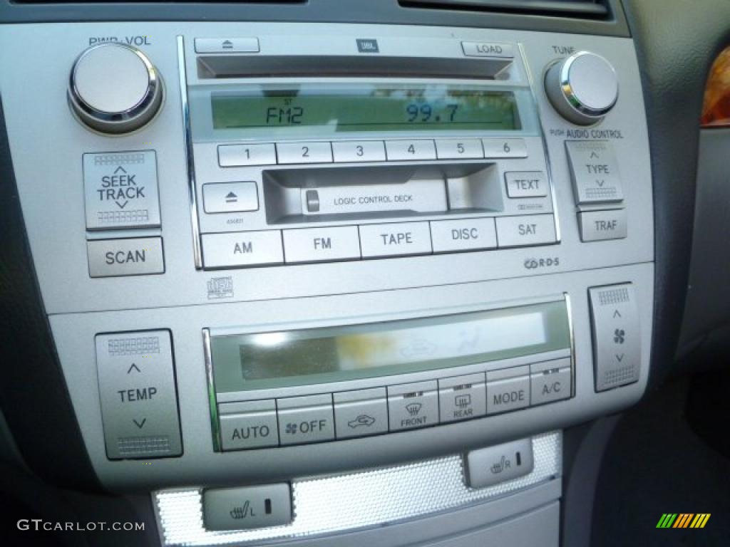2006 Toyota Solara SLE V6 Convertible Controls Photo #39101046