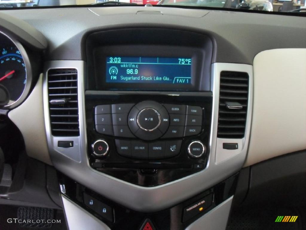 2011 Chevrolet Cruze LT Controls Photo #39101282