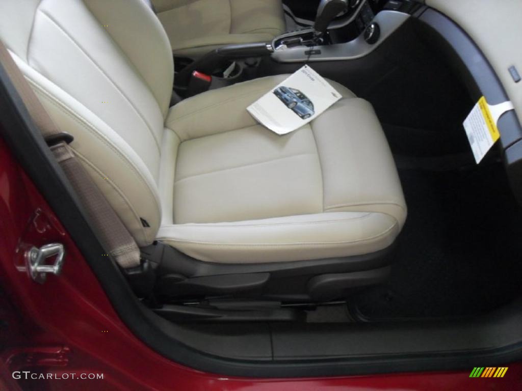 Cocoa/Light Neutral Leather Interior 2011 Chevrolet Cruze LT Photo #39101434