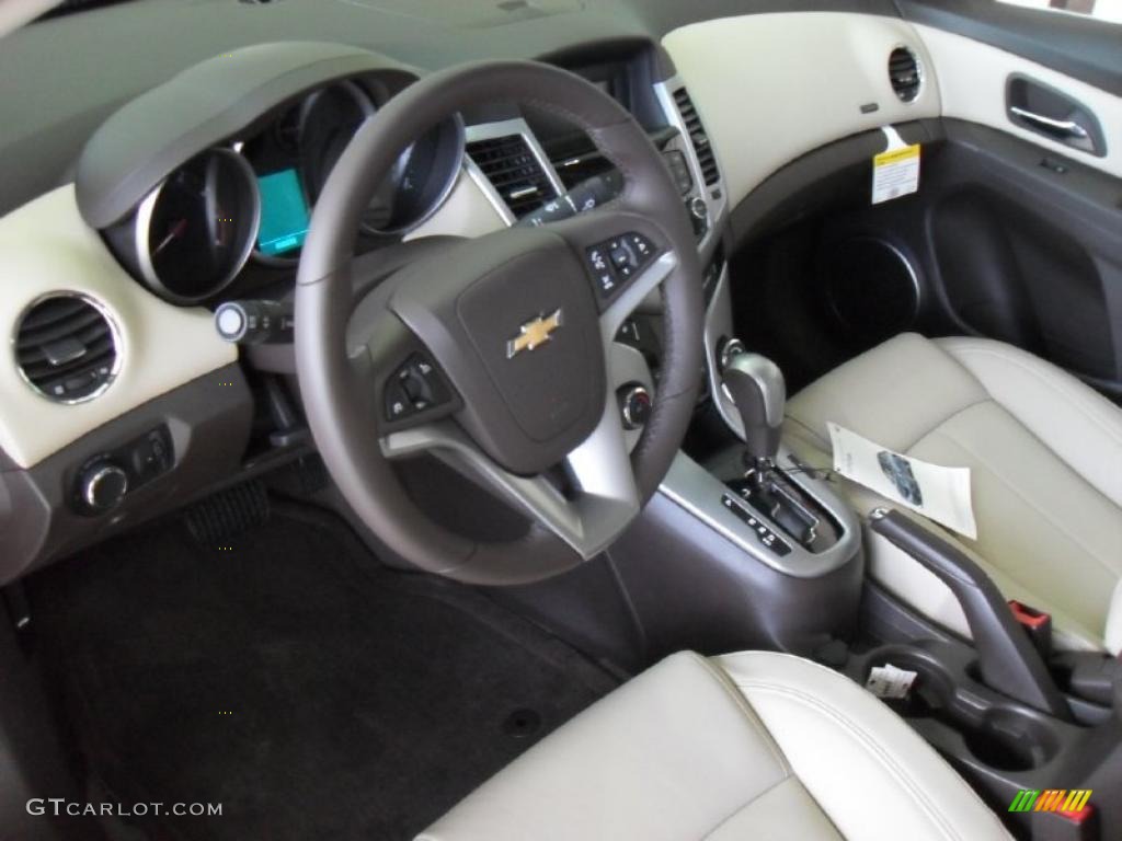 Cocoa/Light Neutral Leather Interior 2011 Chevrolet Cruze LT Photo #39101527