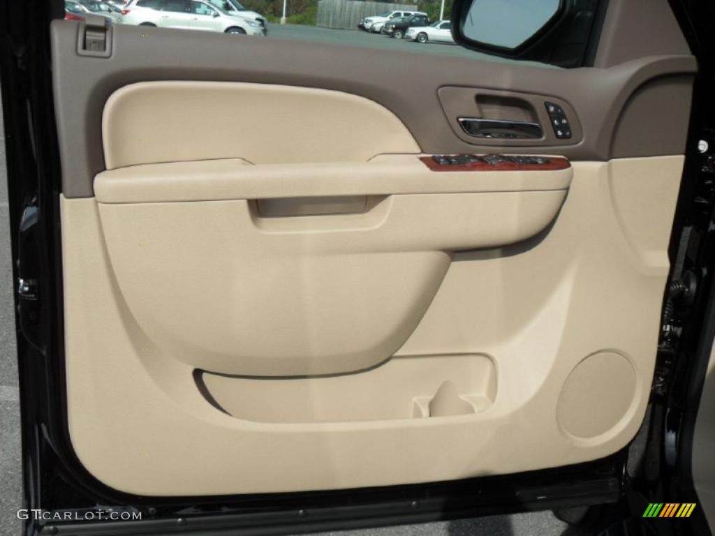 2011 Chevrolet Avalanche LTZ Dark Cashmere/Light Cashmere Door Panel Photo #39102470
