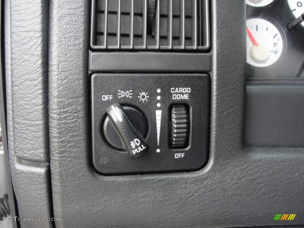 2003 Dodge Ram 1500 SLT Regular Cab Controls Photo #39104117