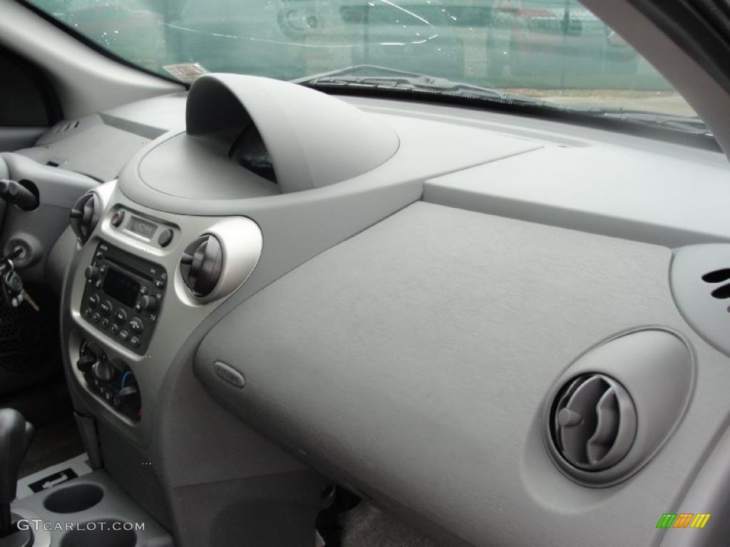 2004 Saturn ION 3 Sedan Grey Dashboard Photo #39104601
