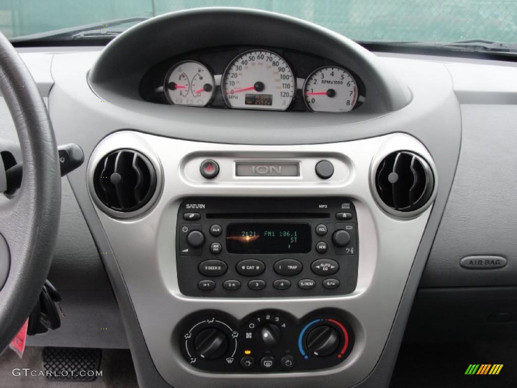 2004 Saturn ION 3 Sedan Controls Photo #39104829