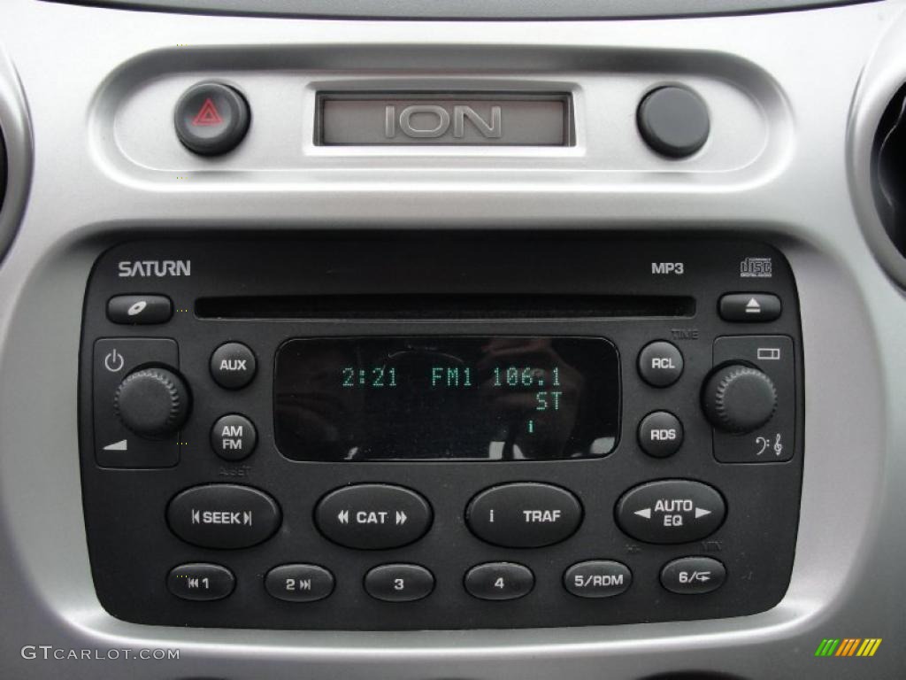 2004 Saturn ION 3 Sedan Controls Photo #39104849
