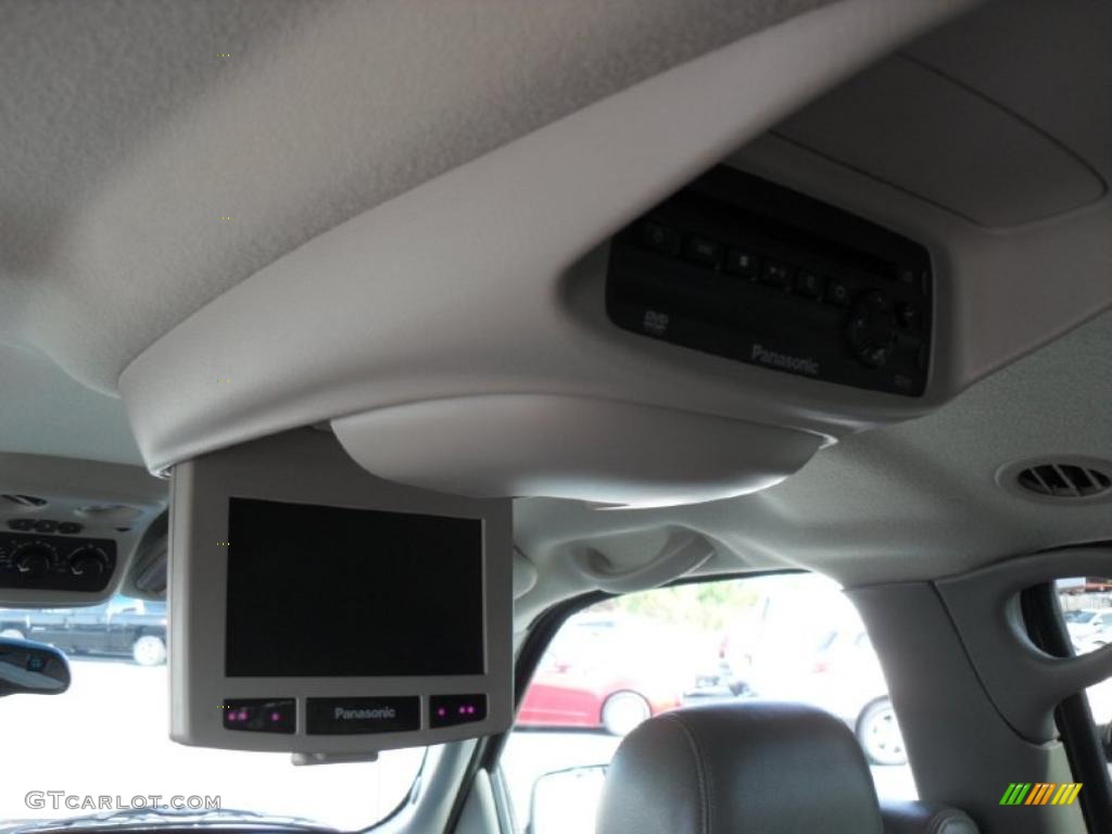 2003 Suburban 1500 Z71 4x4 - Dark Green Metallic / Gray/Dark Charcoal photo #16