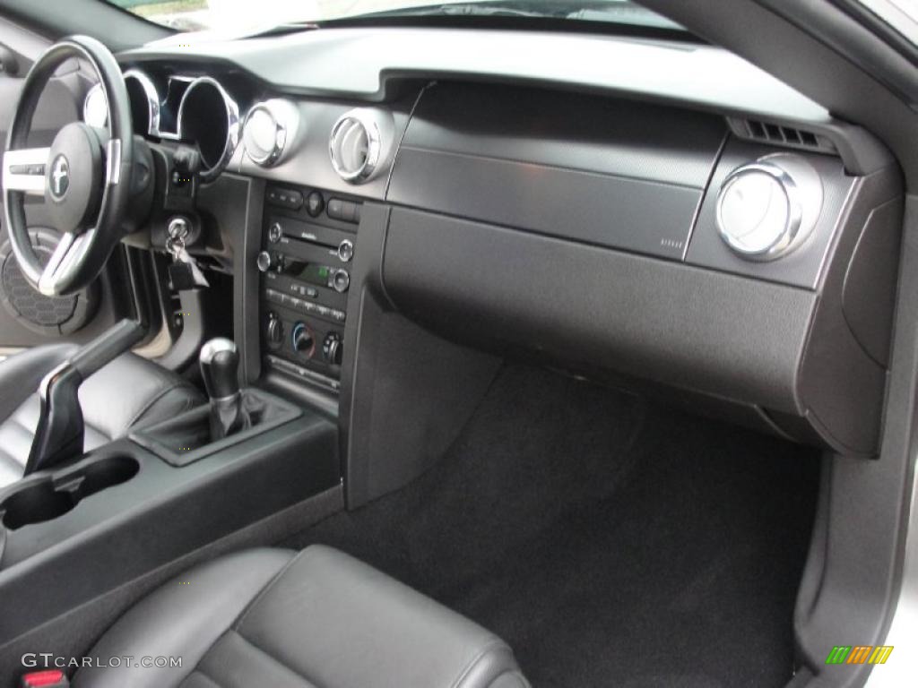 2008 Ford Mustang GT Premium Coupe Dark Charcoal Dashboard Photo #39110197