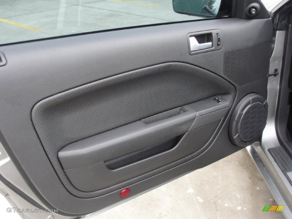 2008 Ford Mustang GT Premium Coupe Dark Charcoal Door Panel Photo #39110253