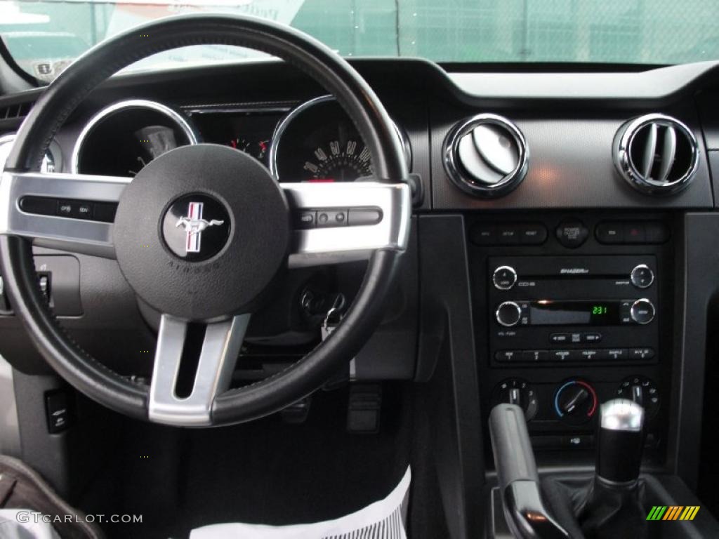 2008 Ford Mustang GT Premium Coupe Dark Charcoal Dashboard Photo #39110307