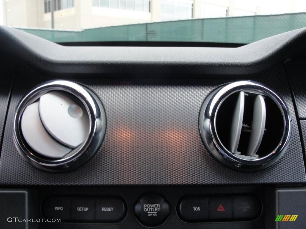 2008 Ford Mustang GT Premium Coupe Controls Photo #39110321