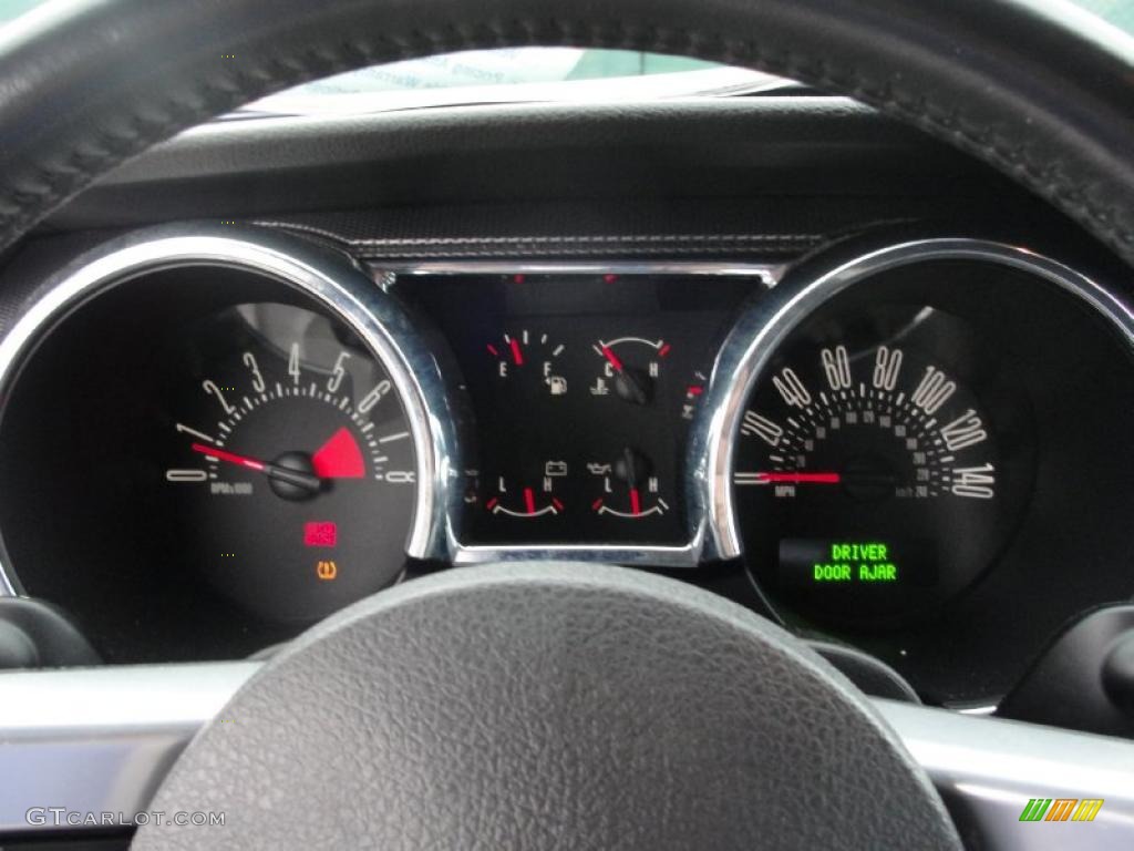 2008 Ford Mustang GT Premium Coupe Gauges Photo #39110409