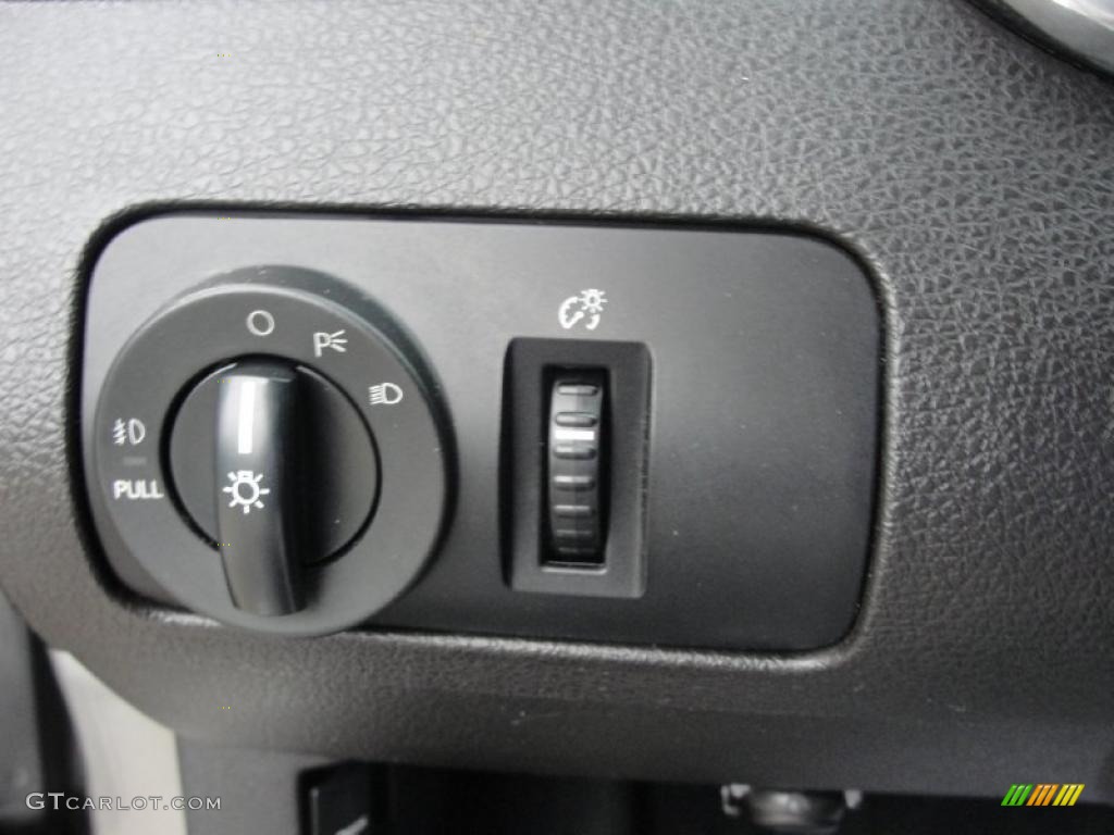 2008 Ford Mustang GT Premium Coupe Controls Photo #39110445