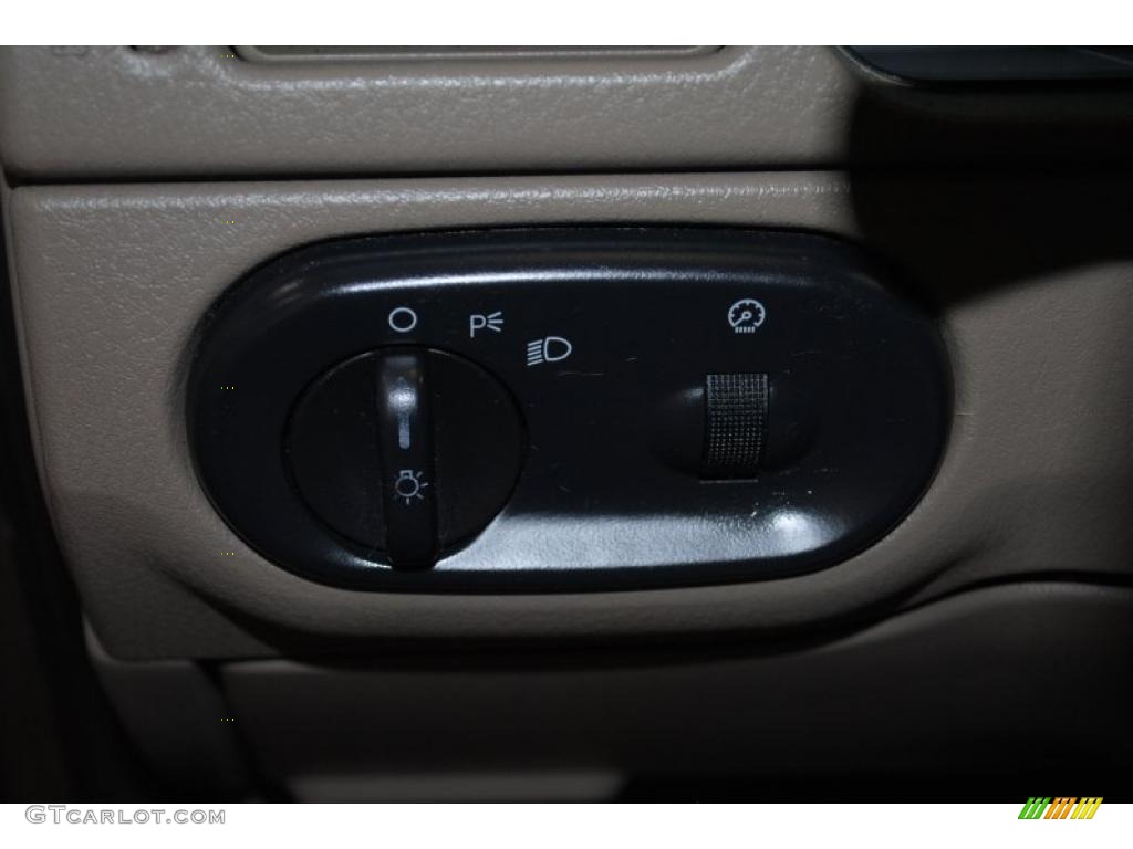 2002 Explorer XLS 4x4 - Mineral Grey Metallic / Medium Parchment photo #30