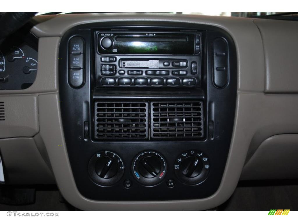 2002 Ford Explorer XLS 4x4 Controls Photo #39110721