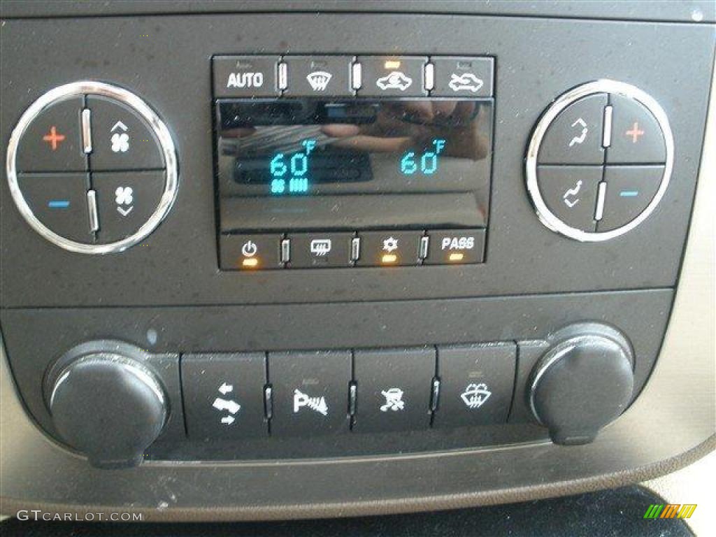 2007 GMC Sierra 1500 SLT Crew Cab 4x4 Controls Photo #39111513