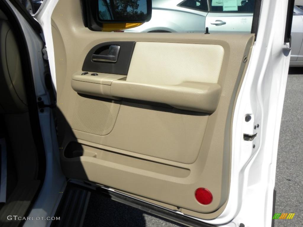 2004 Ford Expedition Eddie Bauer Medium Parchment Door Panel Photo #39114968