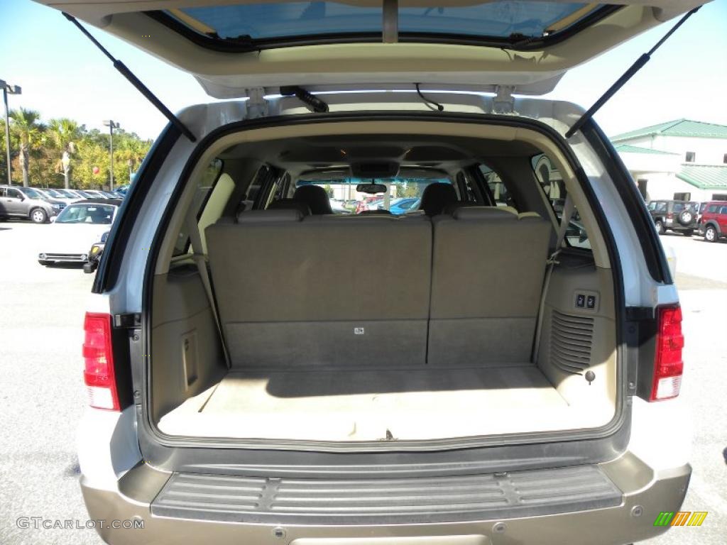 2004 Ford Expedition Eddie Bauer Trunk Photo #39115104