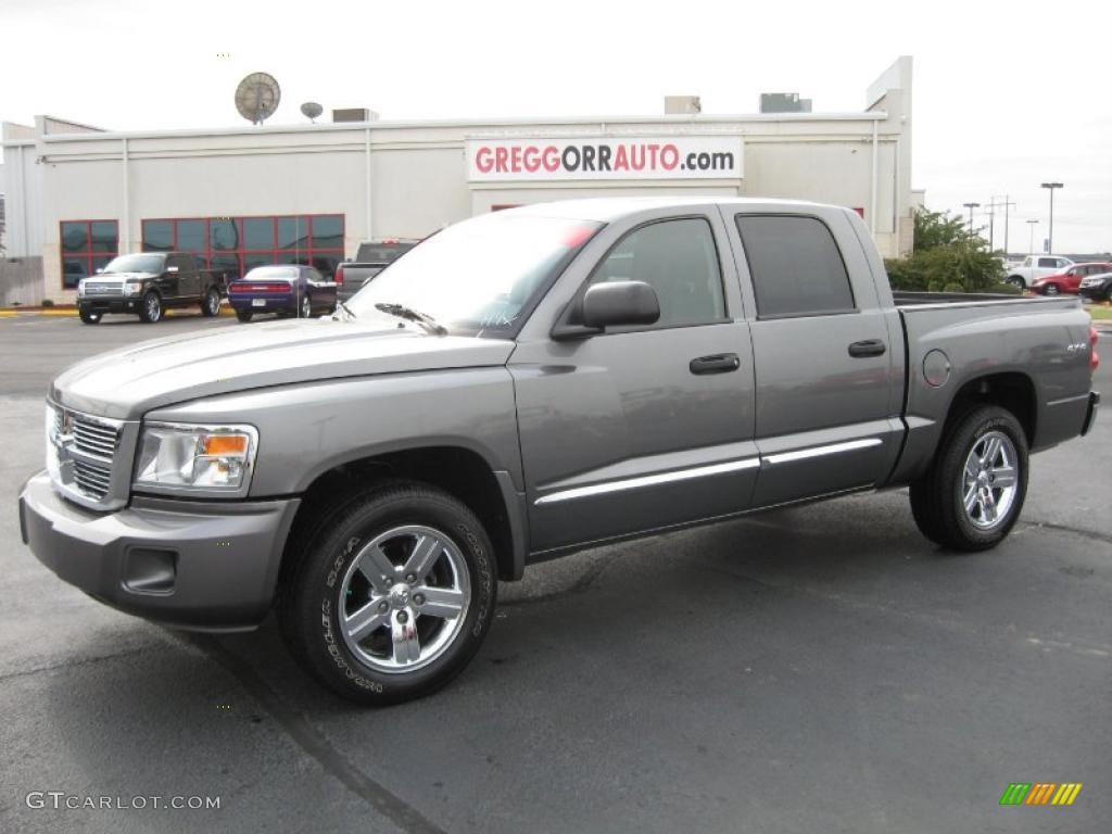 2008 Dakota Laramie Crew Cab 4x4 - Mineral Gray Metallic / Dark Slate Gray/Medium Slate Gray photo #1