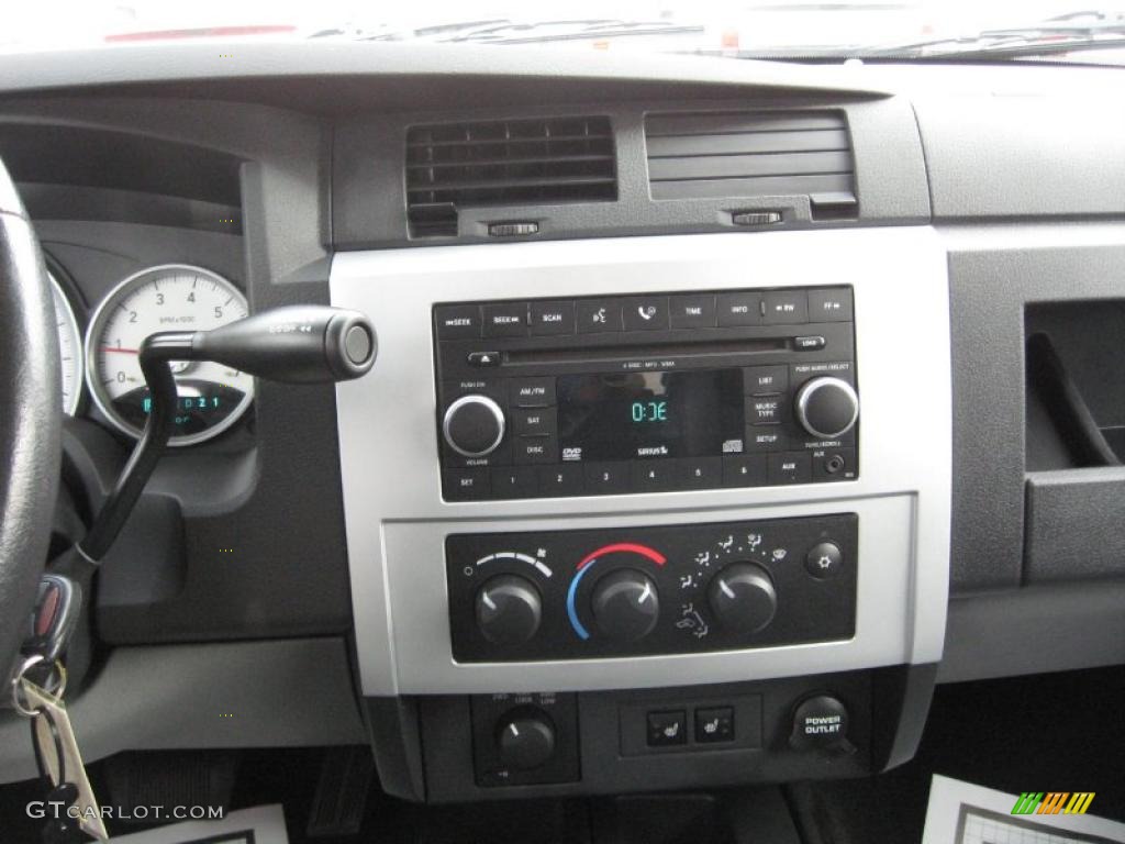 2008 Dodge Dakota Laramie Crew Cab 4x4 Controls Photo #39122150